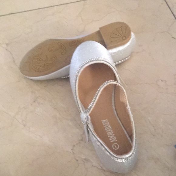 Shoes - Picture 4 of 4